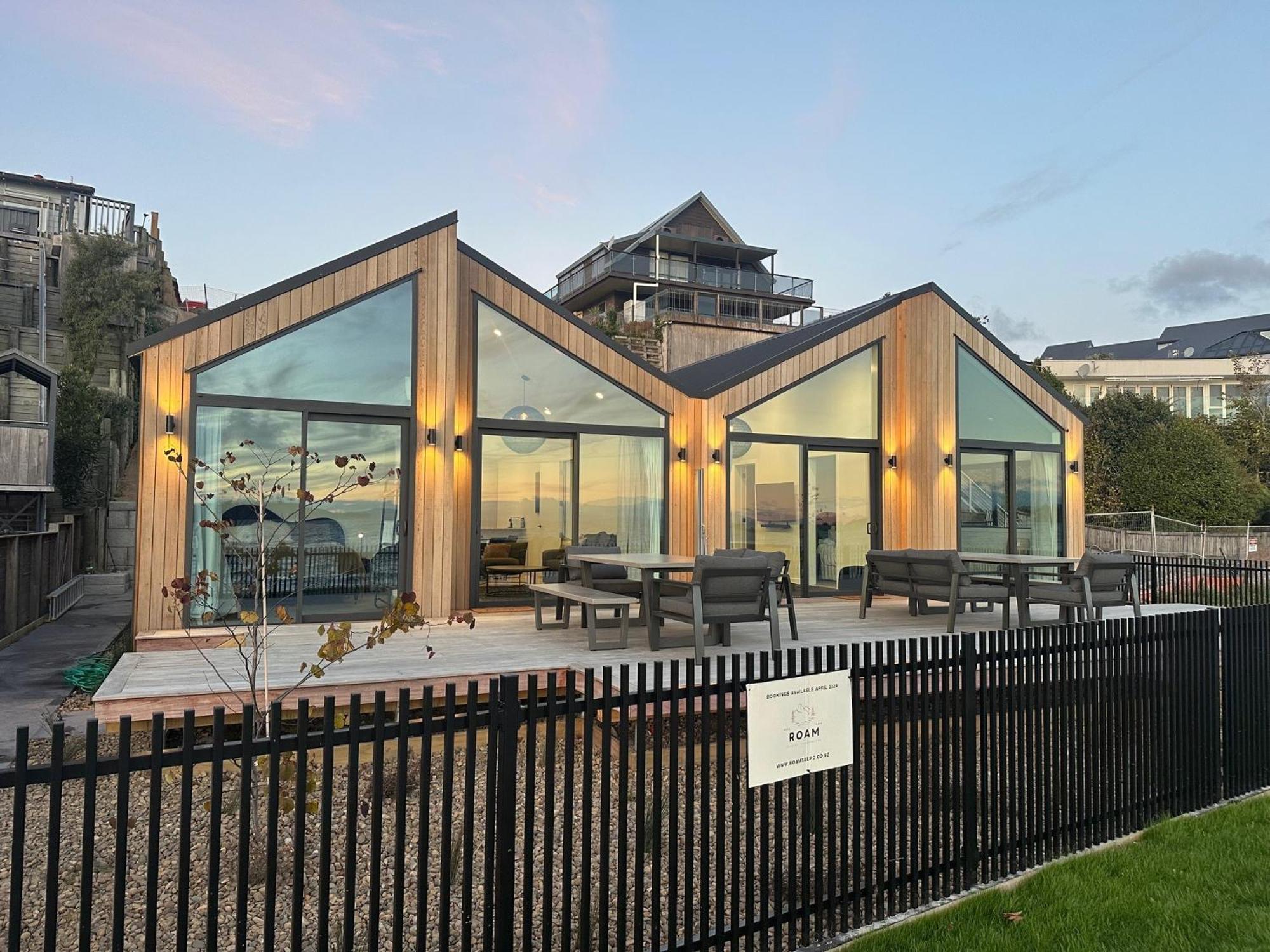 Brand New Lake Front Homes Spa Pool 陶波 外观 照片