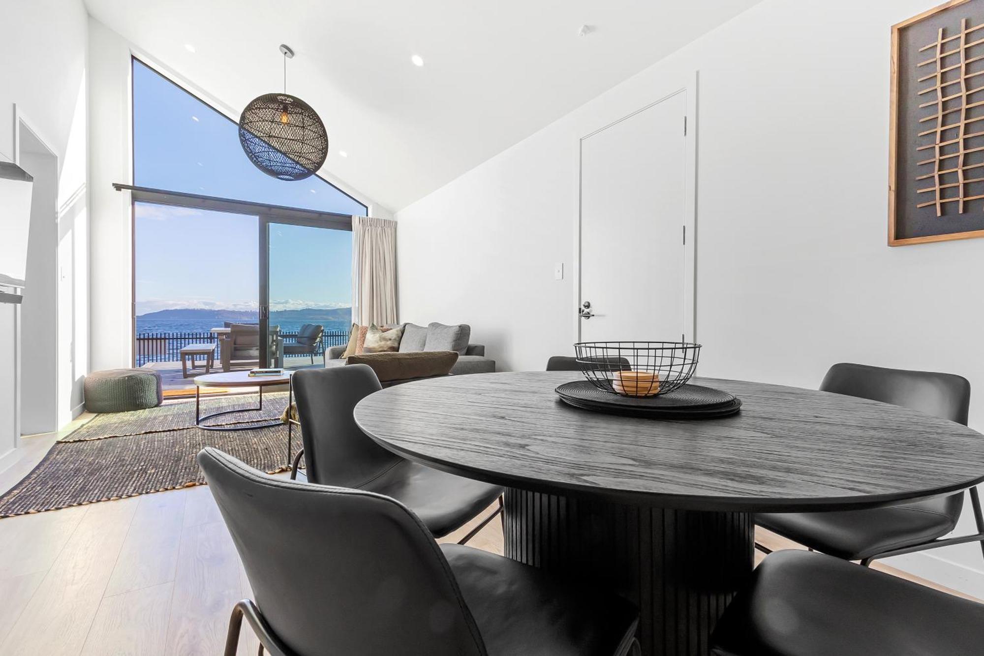 Brand New Lake Front Homes Spa Pool 陶波 外观 照片