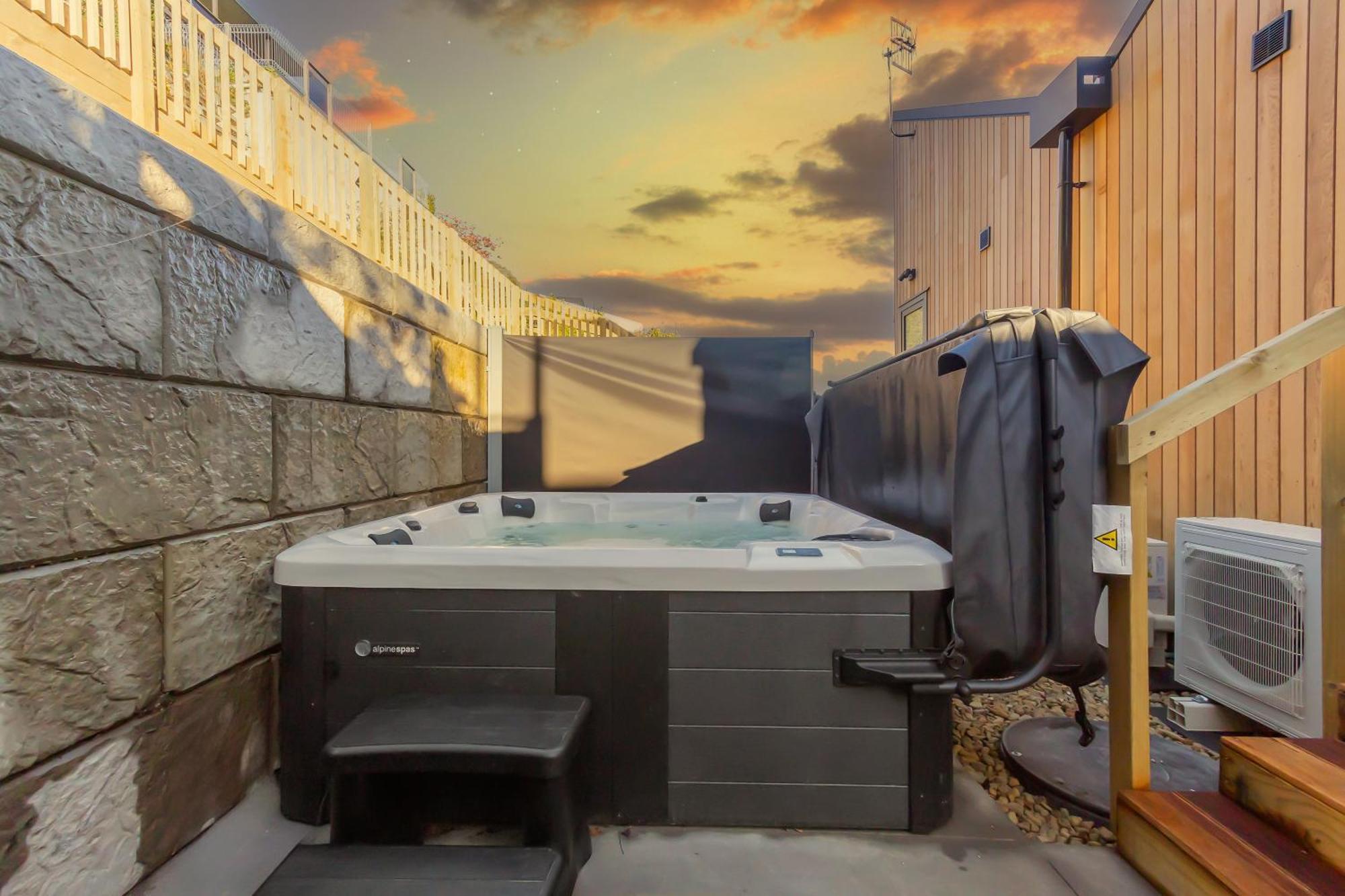 Brand New Lake Front Homes Spa Pool 陶波 外观 照片
