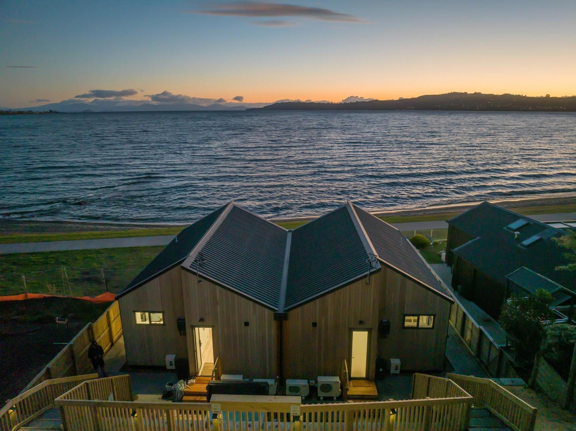 Brand New Lake Front Homes Spa Pool 陶波 外观 照片