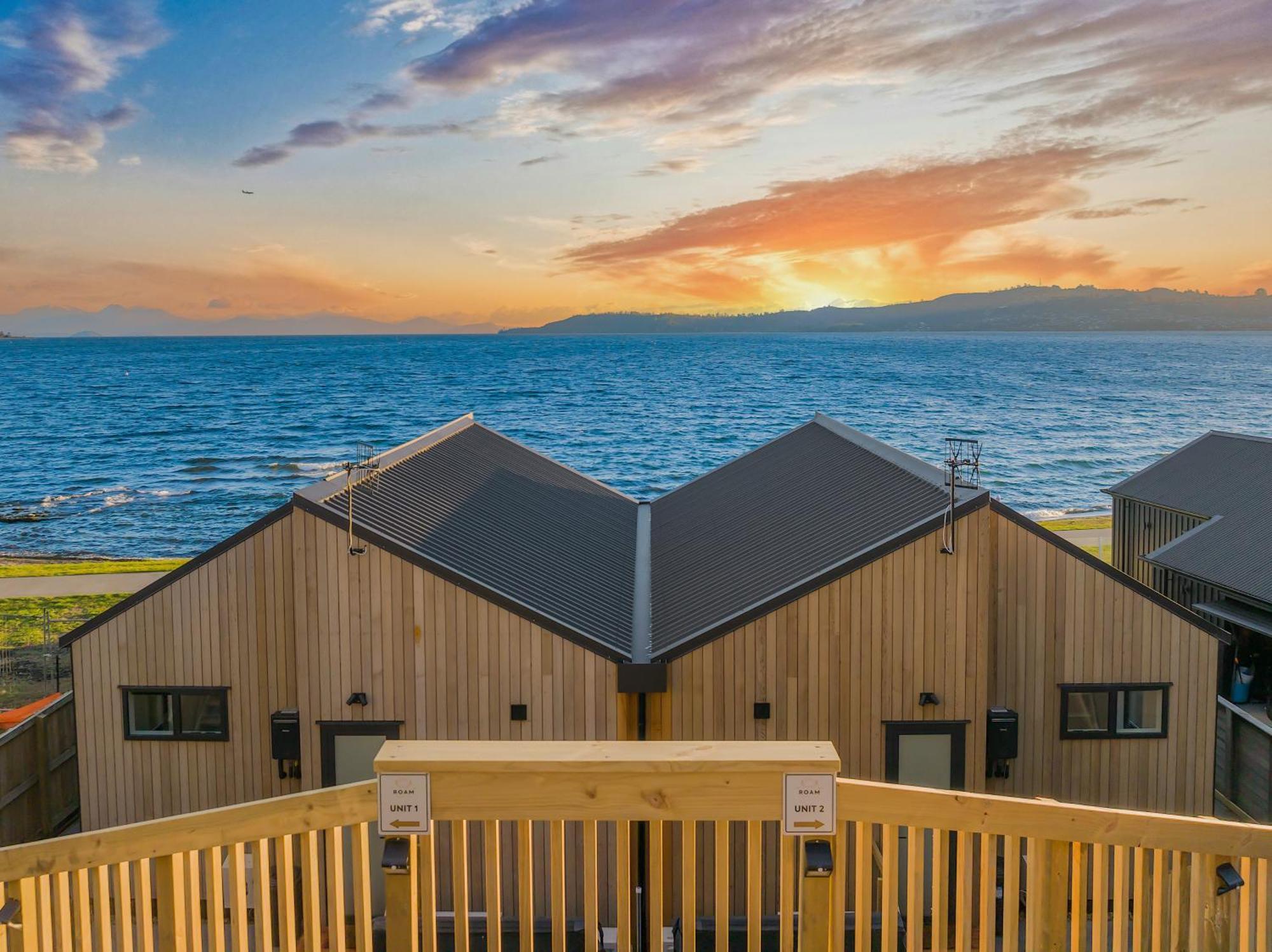 Brand New Lake Front Homes Spa Pool 陶波 外观 照片